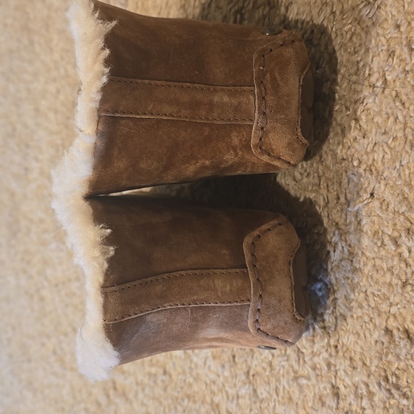 UGG Slipper /Shoe - Picture 4 of 12